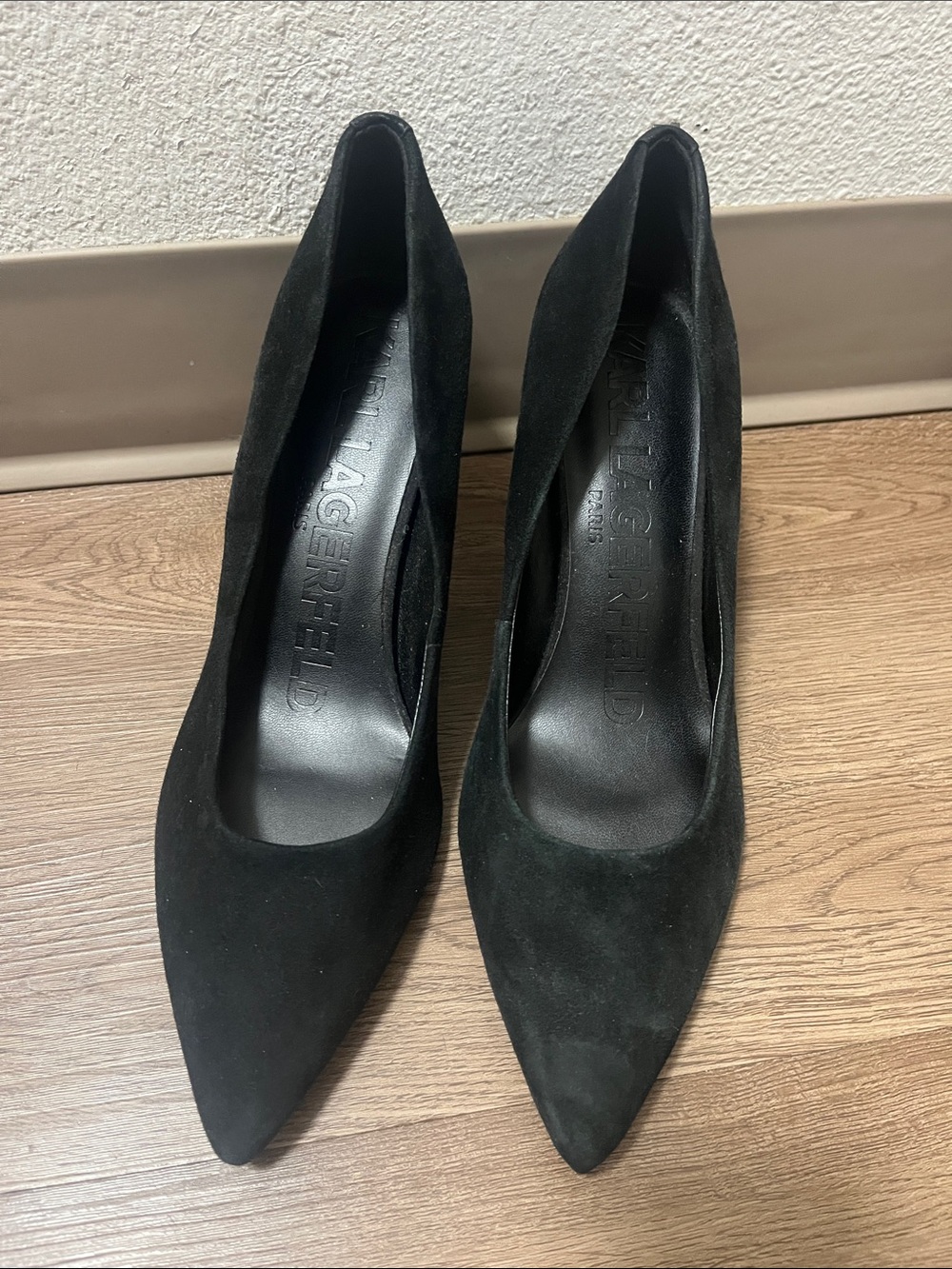 Karl Lagerfeld Black Suede Pointed Toe Pumps